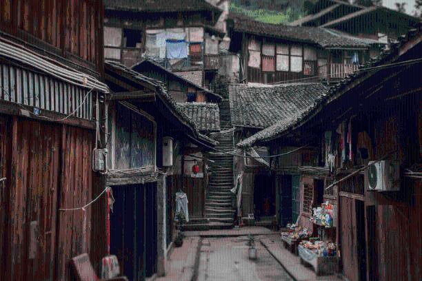 逃离荒废的戏院